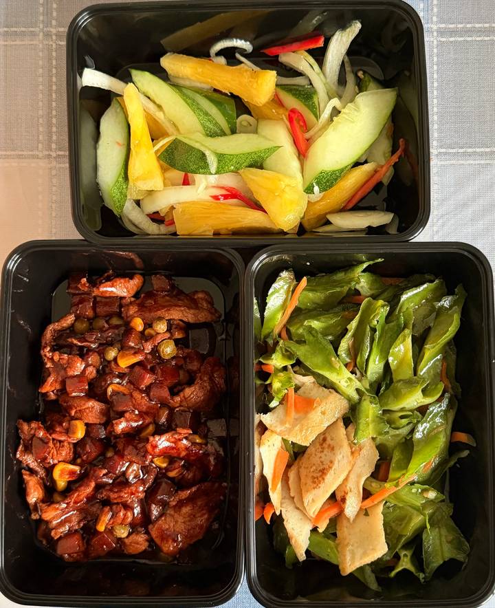 黄梨黄瓜、酱烧肉、炒青菜