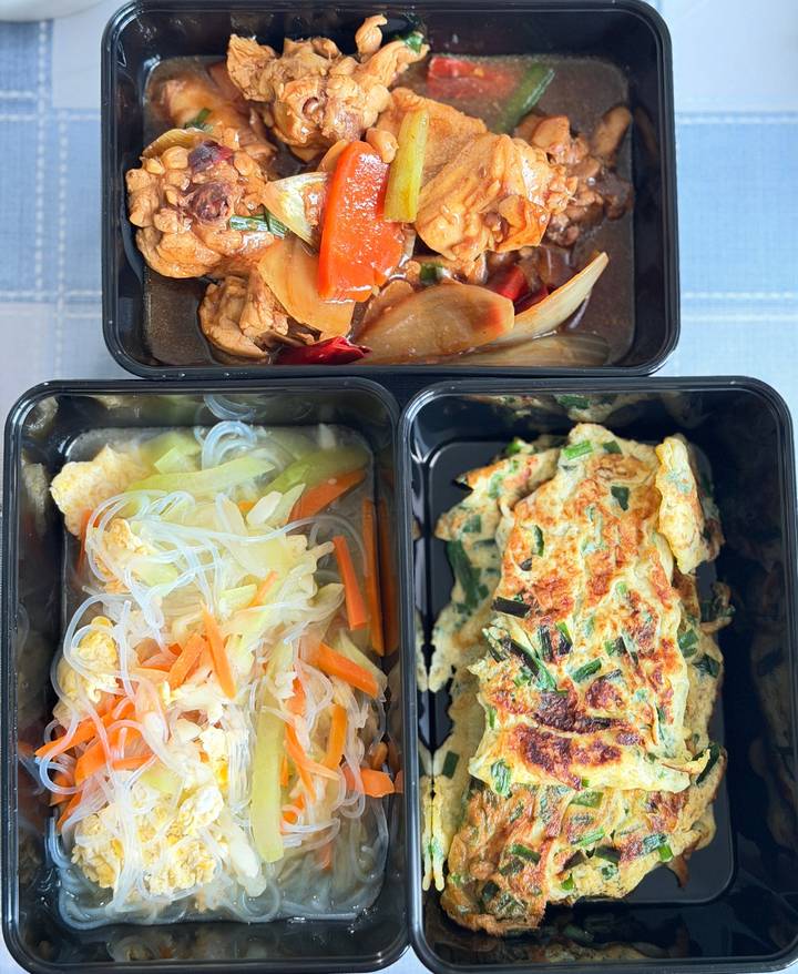 姜葱鸡、粉丝炒蛋、韭菜煎蛋