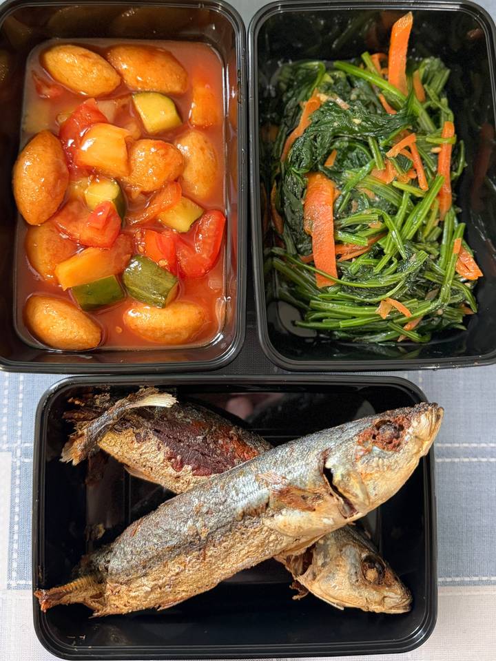 酸甜鱼丸、炒菠菜、煎甘望鱼