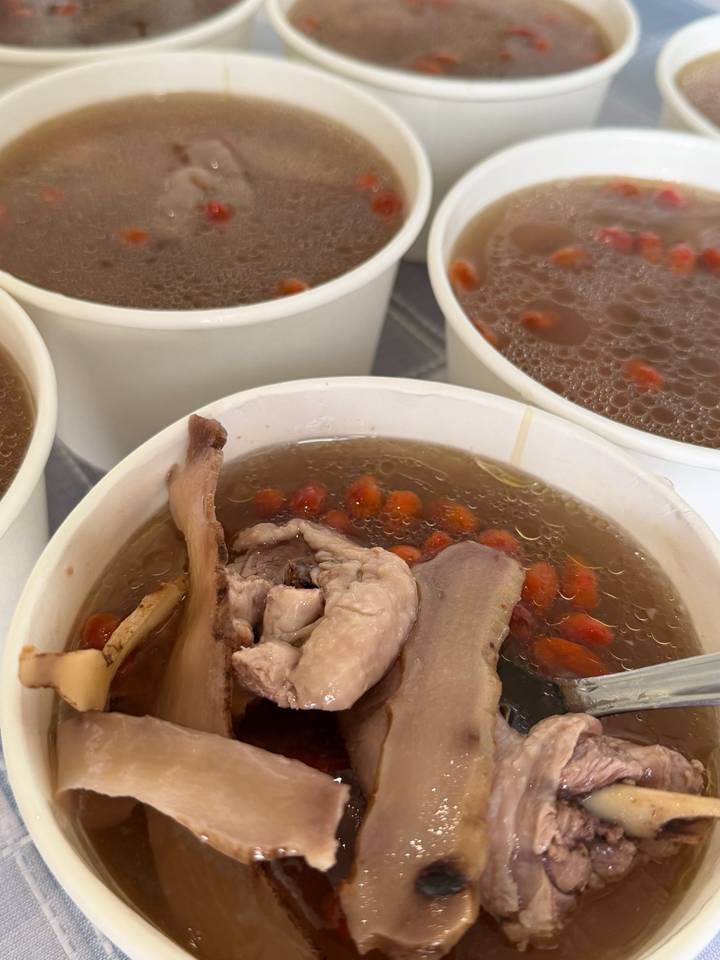 枸杞药材鸡汤