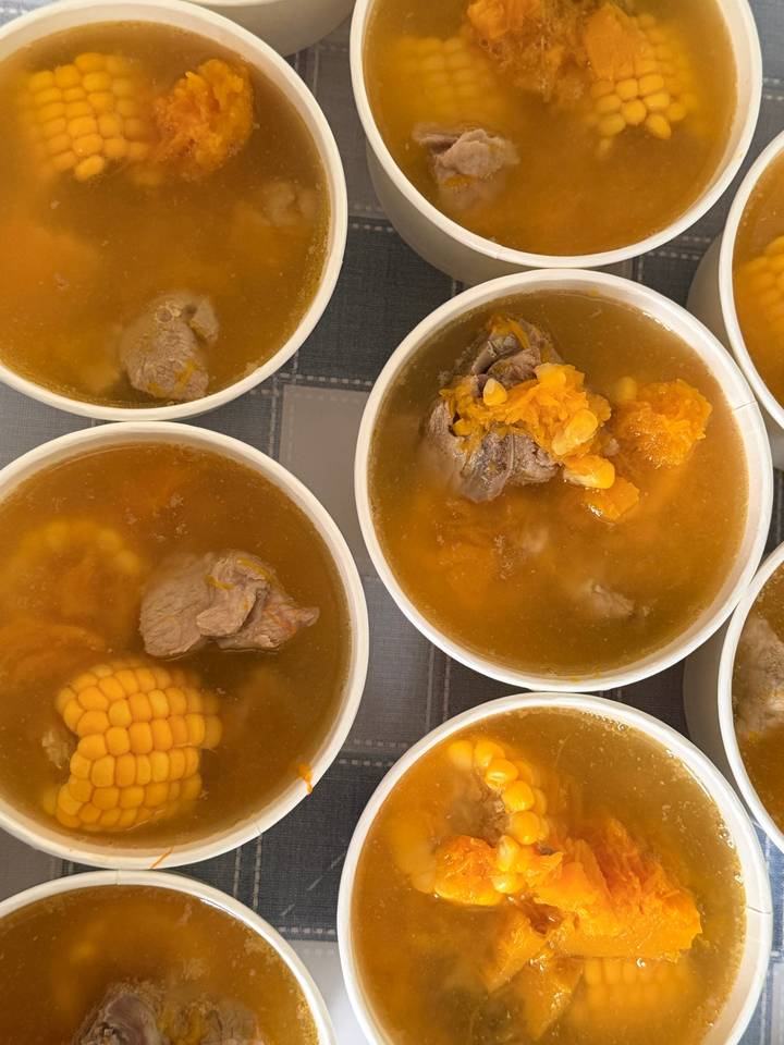 南瓜玉米排骨汤